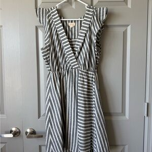 Hem & Thread Dress // Size Medium // Lightly used
